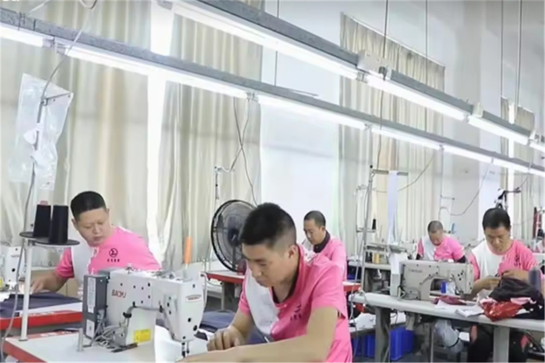 We got more than 10 years in sportswear manufacturing, specialized in designing, d (3)xpt